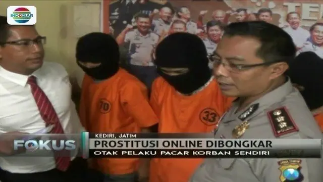 Parah, lelaki asal Kediri, Jawa Timur ini tega menjual pacarnya sendiri melalui bisnis prostitusi online yang didalanginya.