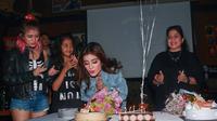 Sindy Havresthino saat merayakan ultah ke-25