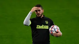 Pemain Atletico Madrid, Koke, saat mengikuti latihan jelang laga Liga Champions di Stadion Wanda Metropolitano, Selasa (1/12/2020) wib. Atletico Madrid akan menghadapi Bayern Munchen. (AFP/Pierre-Philippe Marcou)