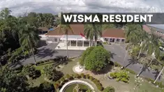 Bekas kantor residen yang masih berbentuk bangunan Belanda, menyisakan cerita bernuansa misteri. Sejumlah penampakan konon kerap muncul