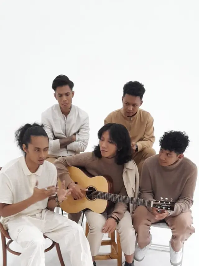 Band A2L merupakan kependekan dari All About Life