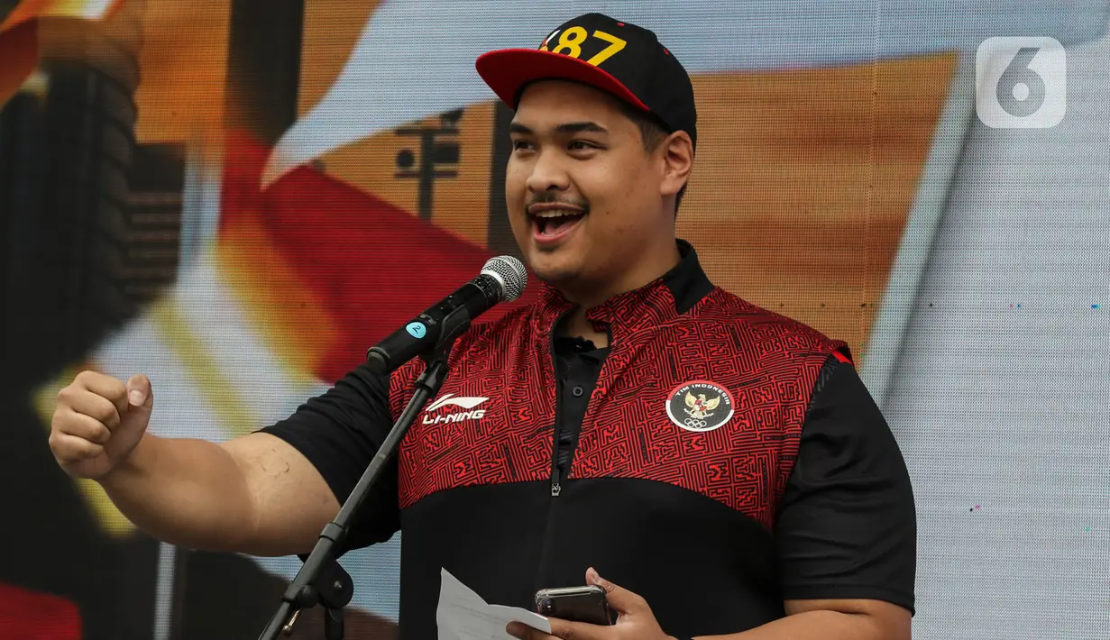 Menteri Pemuda dan Olah Raga  Dito Ariotedjo melepas arak-arakan Atlet SEA Games 2023 di Kementerian Pemuda dan Olah Raga, Jakarta, Jumat (19/5/2023). (Liputan6.com/Johan Tallo)