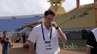 Pelatih Persiba Balikpapan, Timo Scheunemann  saat melawan PSM Makassar pada laga Grup di Stadion Si Jalak Harupat, Soreang, Bandung, Jumat (17/2/2017). (Bola.com/Nicklas Hanoatubun)