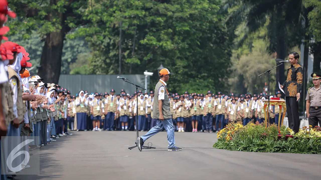 20151118-Presiden-Lepas-Kawah-Kepemimpinan-Pelajar-(KKP)-Jakarta-Jokowi-Anies-Bawesdan-FF