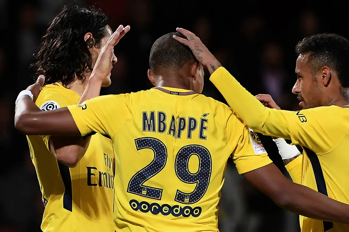 FOTO: Trio MEN Cetak Gol, PSG Permalukan Metz