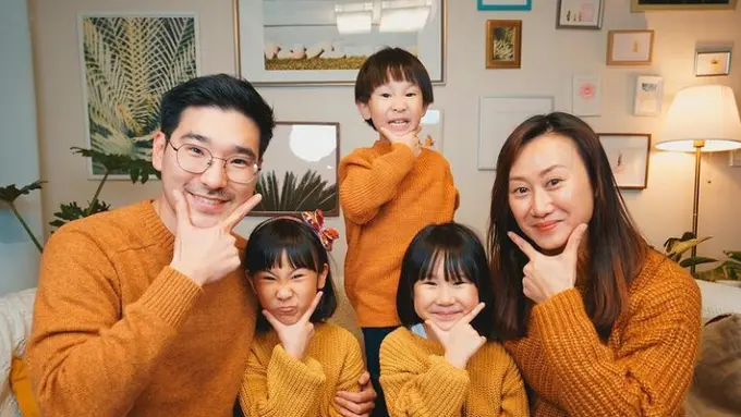 9 Gaya Kompak Outfit Kimbab Family, Bisa Jadi Inspirasi Keluarga