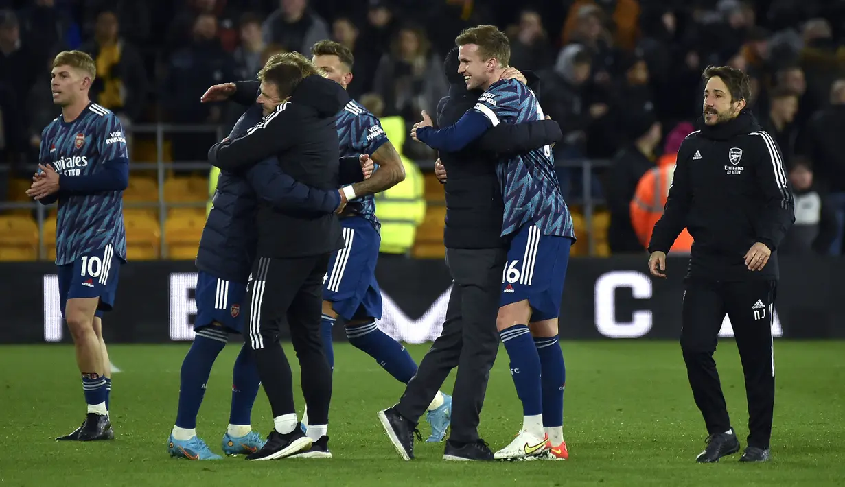 Dengan 10 orang pemain, Arsenal berhasil mempertahankan keunggulan tipisnya hingga peluit panjang akhir pertandingan dibunyikan. The Gunners menang 1-0 atas Wolves. (AP/Rui Vieira)