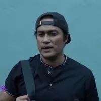 Belakangan ini beredar kabar bahwa Adjie Pangestu sedang dekat Ayu Ting Ting. Tetapi, kabar itu ditepis oleh Adjie. Ia merasa tidak enak, karena dengan adanya pemberitaan tersebut, Ayu Ting Ting menjadi jaga jarak dengannya