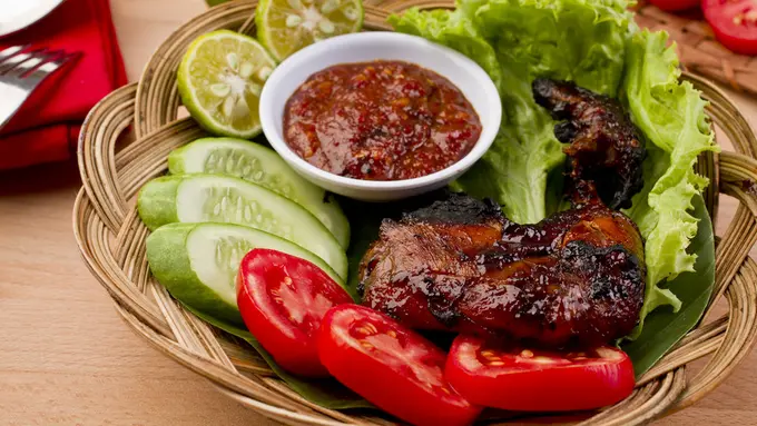 Resep Ayam Bakar yang Sedap: Dipanggang Pakai Teflon dengan Berbagai Sambal Pendamping