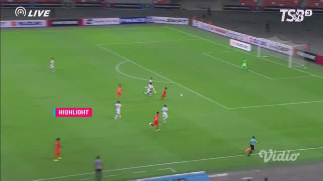 Berita video highlights laga pertama Grup B Piala AFF 2018 antara Singapura melawan Timnas Indonesia yang berakhir dengan skor 1-0 di National Stadium Singapura, Jumat (9/11/2018).