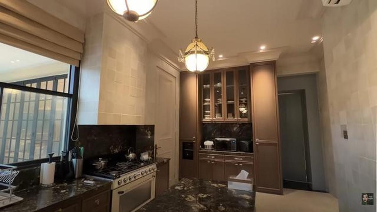 9 Potret Dapur Kotor di Rumah Baru Tasya Farasya, Mewah tapi Tetap Fungsional