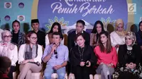 Pedangdut Rhoma Irama memberi keterangan dalam konferensi pers Ramadhan Penuh Berkah di Jakarta, Kamis (26/4). Indosiar kembali menampilkan program spesial bernuansa religi dalam rangka menyambut Ramadhan. (Liputan6.com/Faizal Fanani)