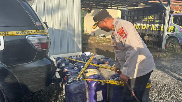 Rumah Penimbunan BBM Subsidi Digerebek, Ditemukan 850 Liter Pertalite