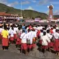 Siswa Papua sedang melaksanakan upacara. (Liputan6.com/Katharina Janur)