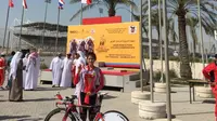 Pebalap sepeda junior Indonesia, Liontin Evangelina Setiawan, finis di urutan ketiga kategori Women Junior Individual Time Trial pada ajang yang digelar di Bahrain International Circuit, Minggu (26/2/2017). (Bola.com/Istimewa)