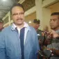 Gus Ipul menyambut kedatangan eks Gafatar di Bandara Juanda.