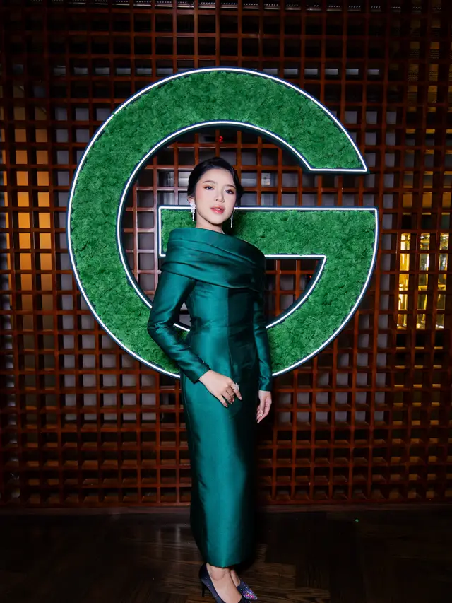 6 Pesona Glamor Tiara Andini Bergaun Hijau Hadiri Welcoming Dinner Garnier Singapura, Pose Bareng Aktris Thailand Kao Supassara Thanachart
