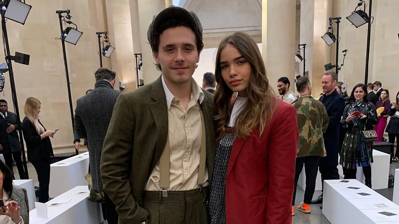 Hana Cross dan Brooklyn Beckham kompak kenakan suit di London Fashion Week 2019
