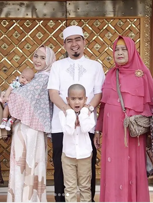 Ustaz Solmed dan April Jasmine