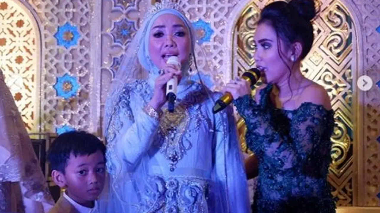 [Bintang] Ayu Ting Ting