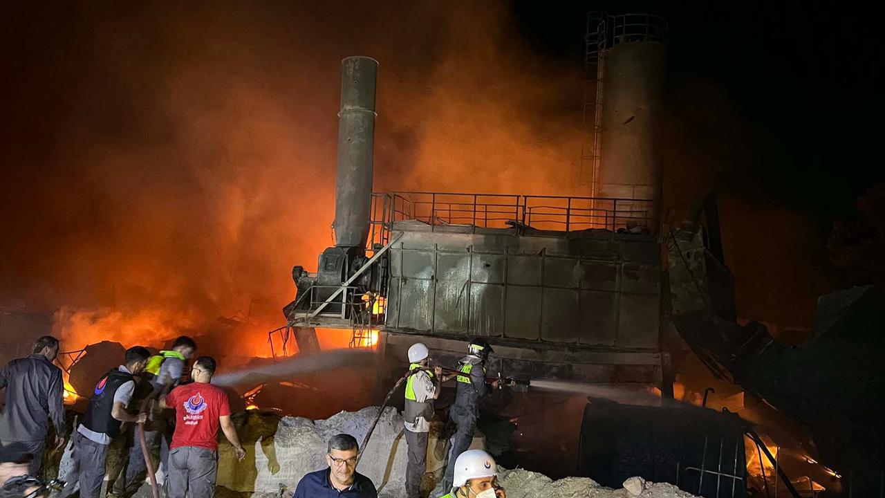 FOTO: Kebakaran Besar Usai Serangan Udara Israel, Lebanon Tuding Pelanggaran Gencatan Senjata