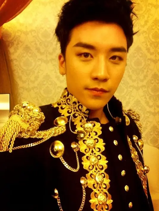 Tak hanya itu, Seungri juga berjanji akan membayar kekecewaan penggemar atas tingkah laku nya. "Sikap ku akan di ubah, aku berjanji akan membayar kekecewaan kalian dengan kerja keras ini," tambahnya. (Soompi/Bintang.com)