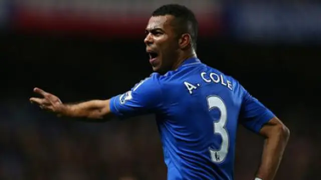 Ashley Cole resmi memperpanjang kontrak satu tahun di Chelsea. (c) AFP