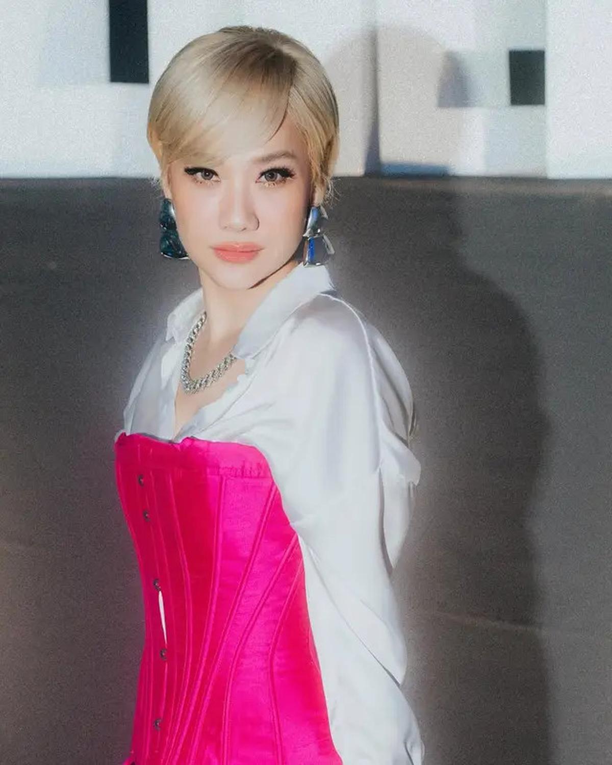 Potret Bunga Citra Lestari dengan Makeup Barbie Doll, Tampil Awet Muda di Usia 42 Tahun