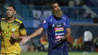 Penjelasan Comvalius Setelah Tak Mampir ke Bench Arema Usai Ditarik Keluar