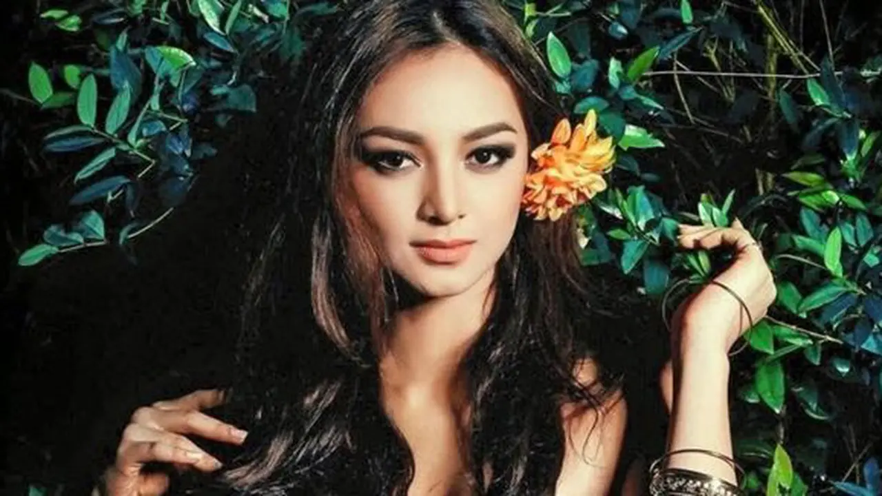 Kylie Versoza/copyright Owen Reyes Photography