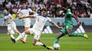Beruntung timnas Inggris mempunyai barisan pertahanan yang bagus di Piala Dunia 2022. Duet maut John Stones dan Harry Maguire sukses membuat gawang The Tree Lions tidak kebobolan dalam pertandingan 16 besar melawan Senegal. (AP Photo/Manu Fernandez)