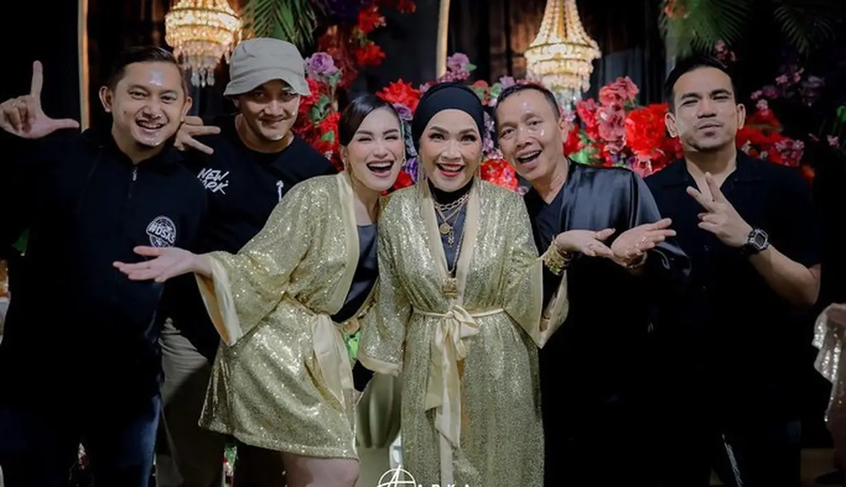 Umi Kalsum berterima kasih kepada keluarganya yang telah menyiapkan perayaan spesial untuk ulang tahunnya. (Foto: Instagram/ mom_ayting92_)
