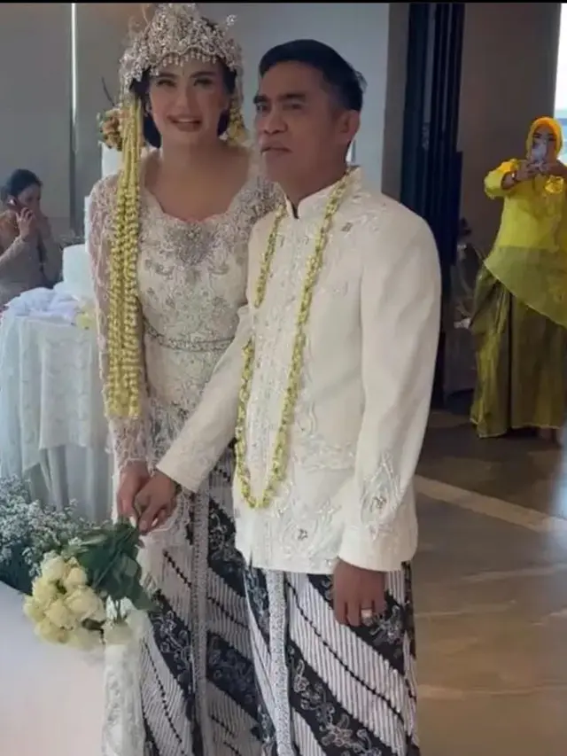 Hidup Cathrine Wilson terlihat lebih bahagia usai dipersunting Idham Mase