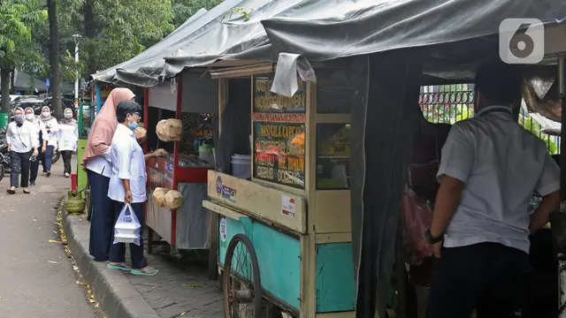 FOTO: Kembali Buka, Sejumlah Tempat Kuliner Tak Terapkan Protokol Kesehatan