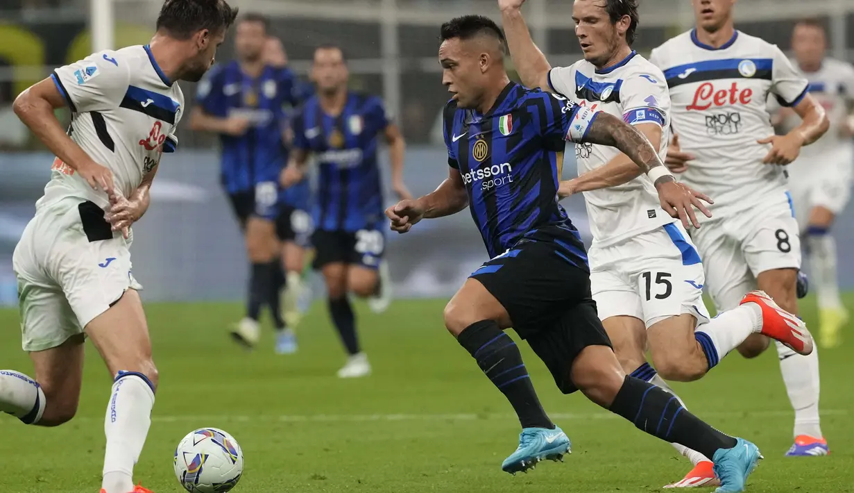 Inter Milan meraih kemenangan meyakinkan pada laga pekan ketiga Liga Italia di Stadion Giuseppe Meazza Sabtu (31/8/2024). Mereka mengalahkan Atalanta empat gol tanpa balas. (AP Photo/Luca Bruno)