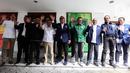 Ketua Harian DPP Partai Gerindra Sufmi Dasco Ahmad (keempat kiri) bersama Wakil Ketua Umum Partai Nasdem Ahmad Ali (tengah) dan rombongan usai melakukan pertemuan di Sekretariat Bersama Gerindra-PKB, Jakarta, Kamis (26/1/2023). Pertemuan petinggi Gerindra-PKB-Nasdem tersebut untuk bersilahturahmi antarpartai politik jelang Pemilu 2024 sekaligus membahas koalisi perubahan Indonesia Raya yang diharapkan memberi dampak positif agar persatuan dapat terjaga. (Liputan6.com/Johan Tallo)