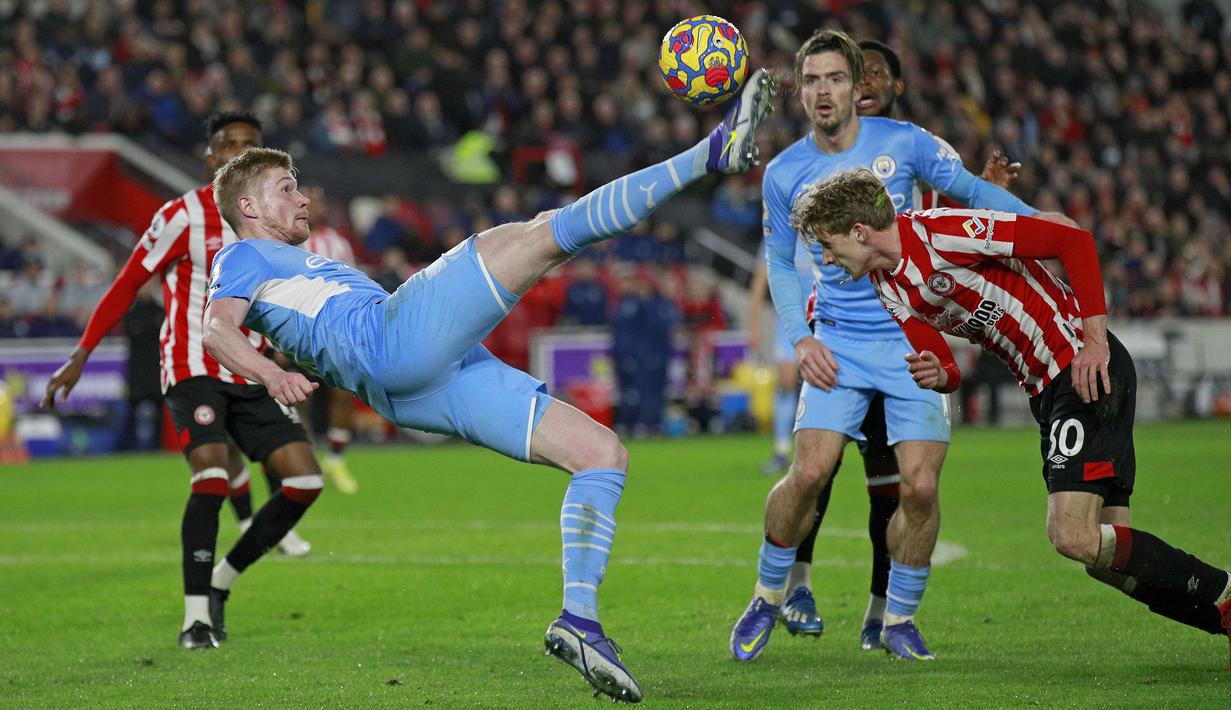 The Cityzens berhasil mendominasi penguasaan bola sebsar 81% hingga menit ke-60. Kevin De Bruyne tercatat membuat peluang lima menit berselang. Namun hingga berakhirnya waktu pertandingan skor pertandingan tak berubah. (AP/Ian Walton)