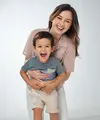 Dikenal sebagai aktris berparas bule yang menawan, Kimberly Ryder sekarang sudah jadi ibu dua anak. [@kimbrlyryder].