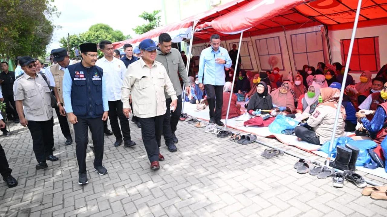 VIDEO:  Penuh Haru Prabowo Tahan Tangis Peluk Erat Anak-Anak Korban Bencana di Aceh Tamiang