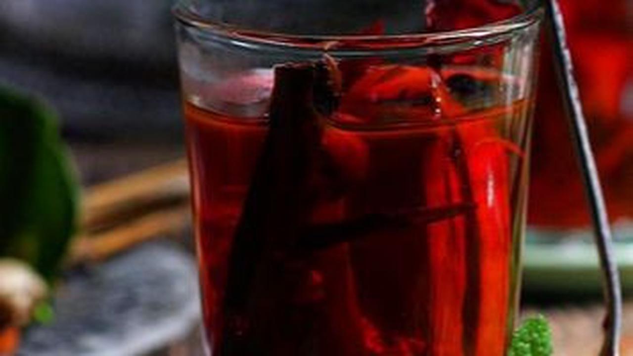2. Resep Minuman Hangat Buat Takjil Buka Puasa: Wedang Uwuh<br>