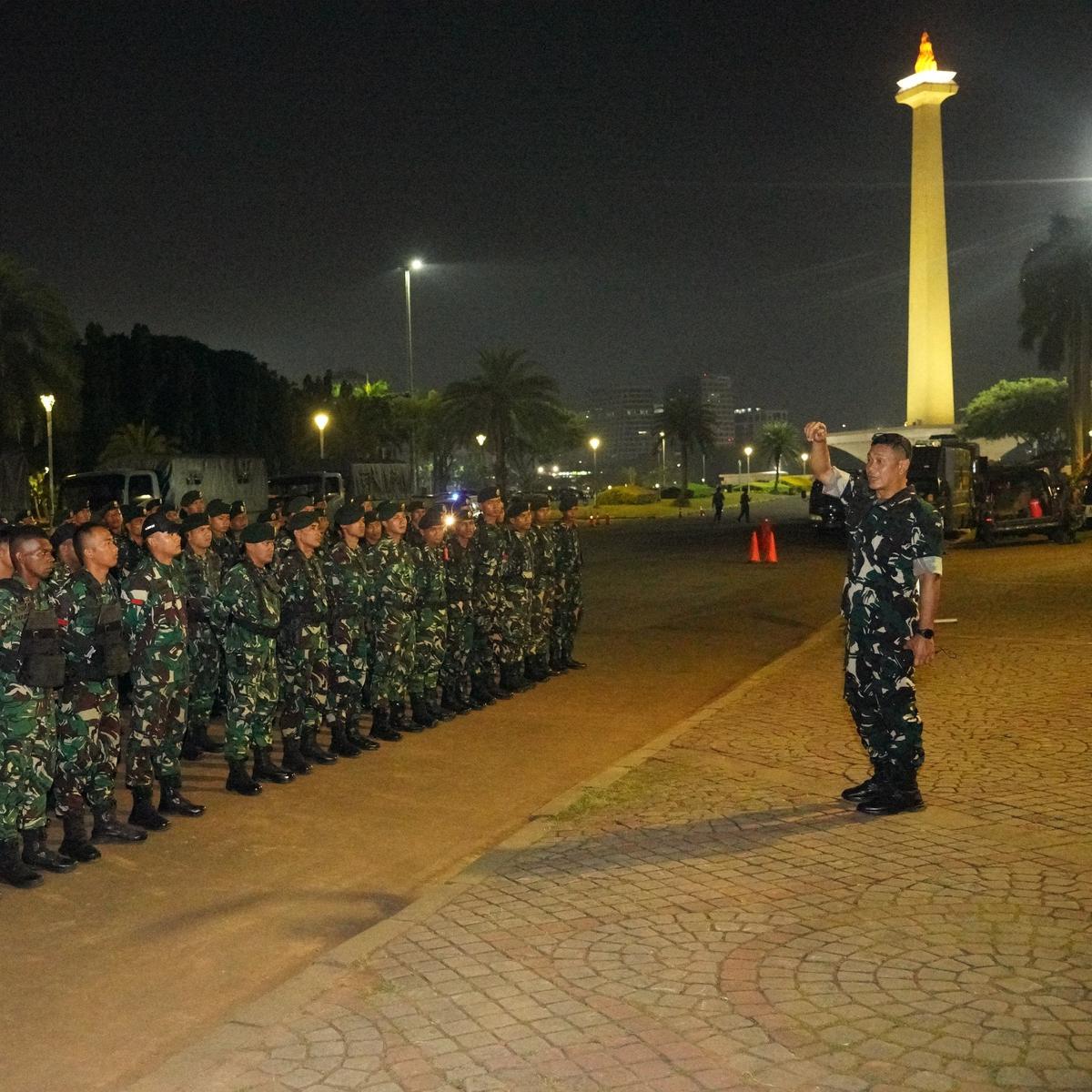 Patroli TNI AD Terus Berjalan