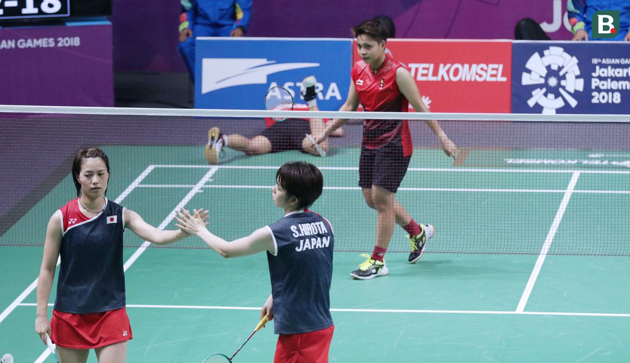Ganda putri Indonesia, Greysia Polii/Apriyani Rahayu saat melawan pemain Jepang, Yuki Fukushima/Sayaka Hirota pada semifinal Bulutangkis Beregu Putri Asian Games 2018 di Jakarta, Selasa (21/8). (Liputan6.com/Helmi Fithriansyah)