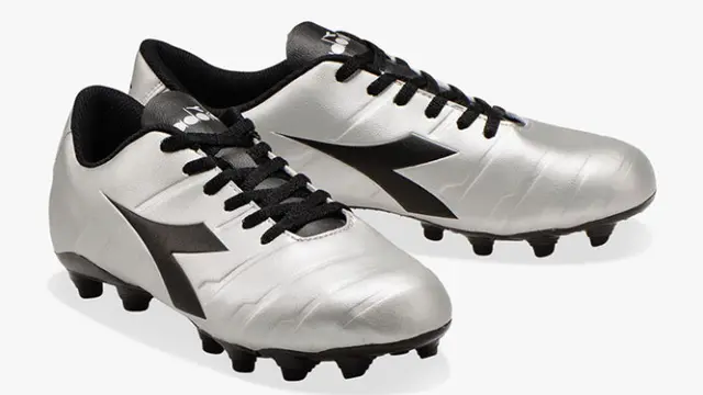 Sepatu sepak bola Diadora tipe Pichichi 3 MG14