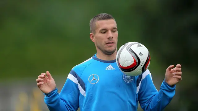 Podolski Berencana Tinggalkan Arsenal
