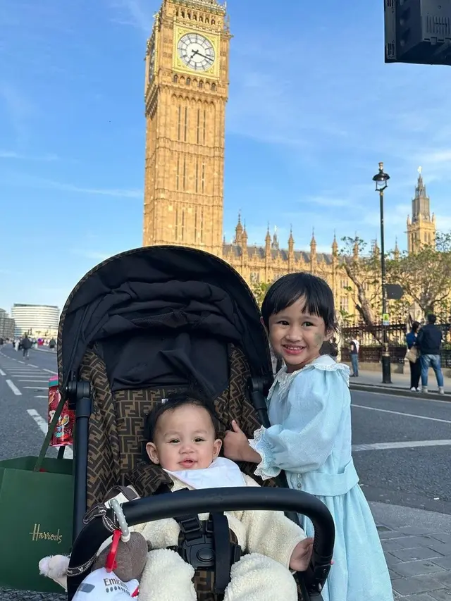 Potret Khalisa Anak Kartika Putri saat Liburan di London