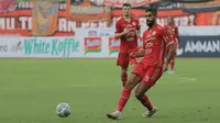 Pemain Persija Jakarta, Abdulla Yusuf Helal menguasai bola dalam laga pekan ke-2 BRI Liga 1 2022/2023 antara Persija Jakarta melawan Persis Solo di Stadion Patriot Candrabhaga, Bekasi, Minggu (31/7/2022) sore WIB. (Bola.com/Ikhwan Yanuar)