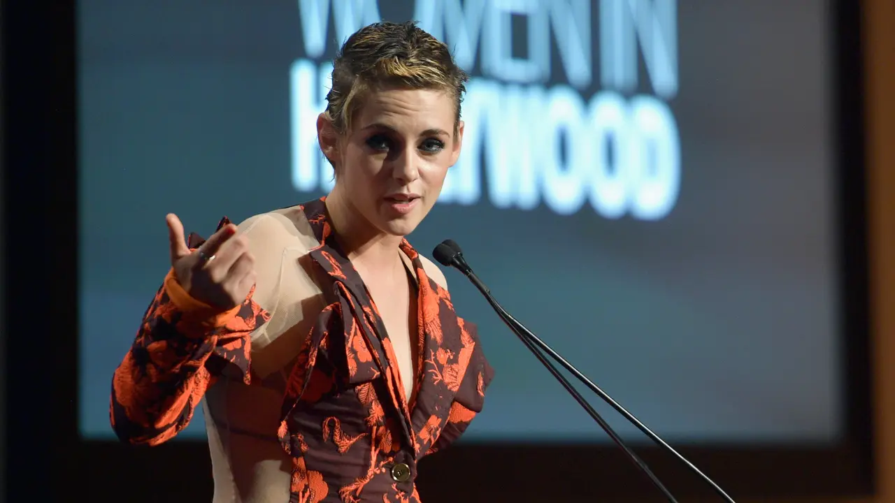 Hadiri ELLE Women ke-24, Kristen Stewart Tampil Seksi nan Macho