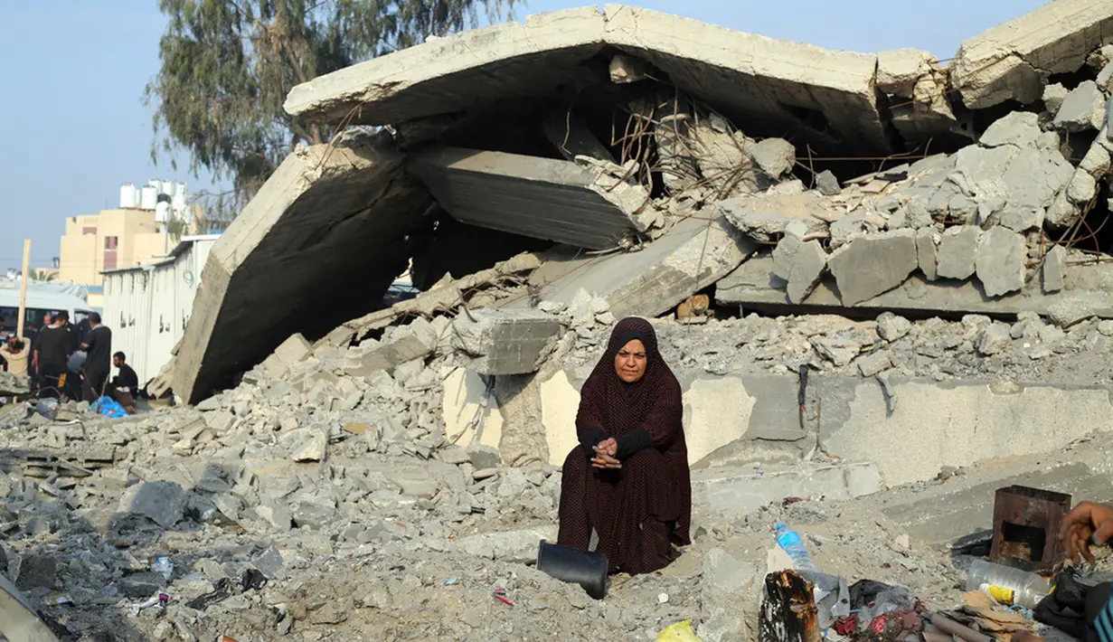 Dalam 24 jam terakhir, dia mengatakan sebanyak 195 orang tewas. Sementara itu, 325 orang lainnya terluka dan dilarikan ke rumah sakit. (AP Photo/Hatem Ali)
