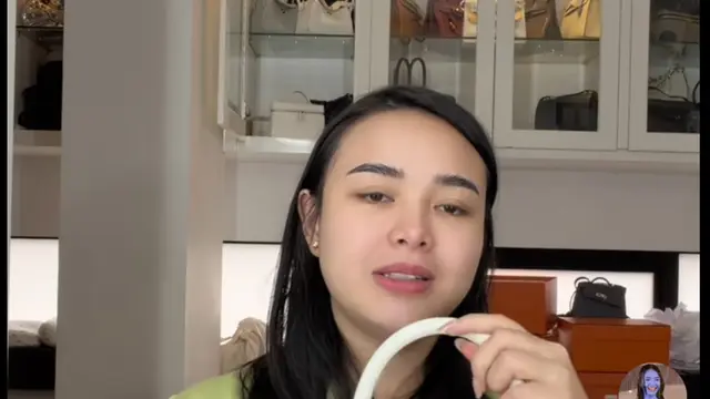 Amanda Manopo Beli tas di Eropa salah satunya Chanel white. [Dok. TikTok Amanda Manopo]