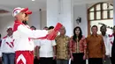 Atlet menghadiri upacara Pengukuhan Kontingen Indonesia untuk SEA Games Kuala Lumpur 2017 di Auditorium Wisma Menpora, Jakarta, Rabu (8/2). Para atlet ditargetkan untuk bisa meraih 55 medali emas di ajang tersebut. (Liputan6.com/Helmi Afandi)